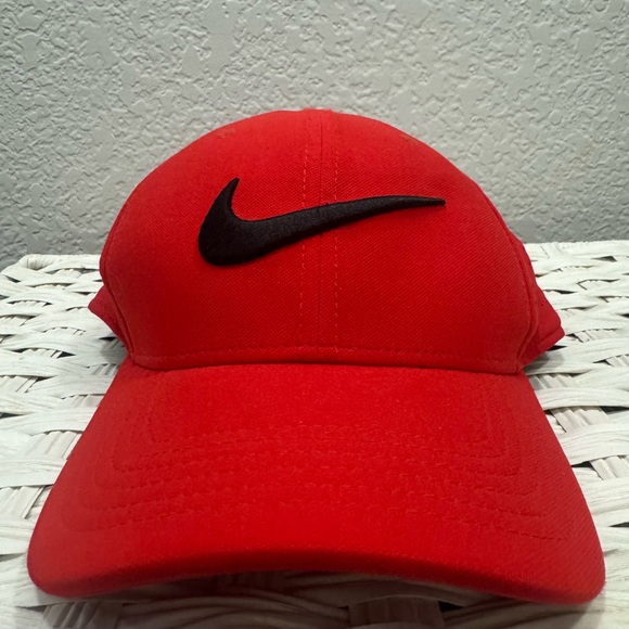 Nike Bold Red Cap with Black Logo - Picture 1 of 2